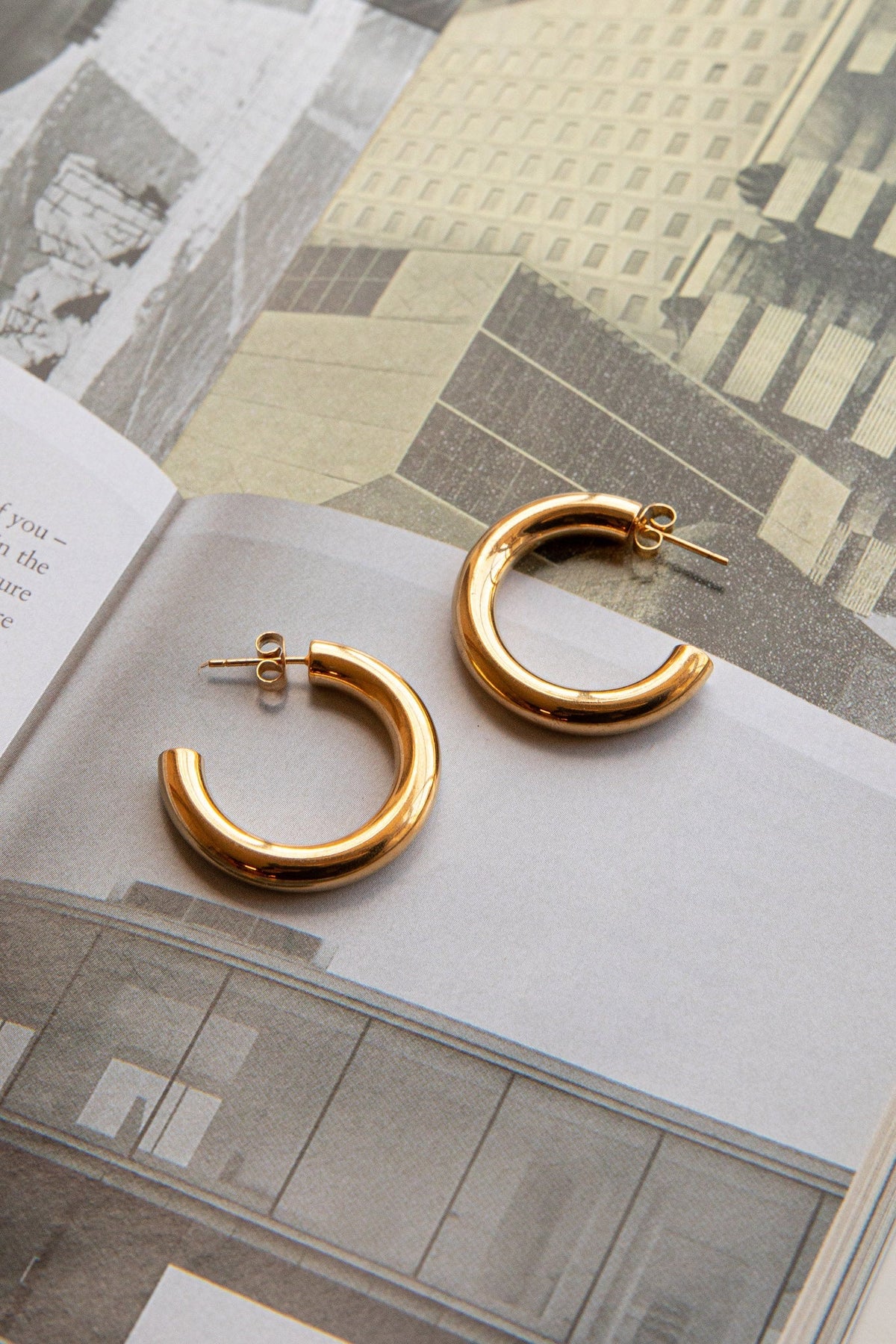 Zayda Open Hoop Earrings Gold