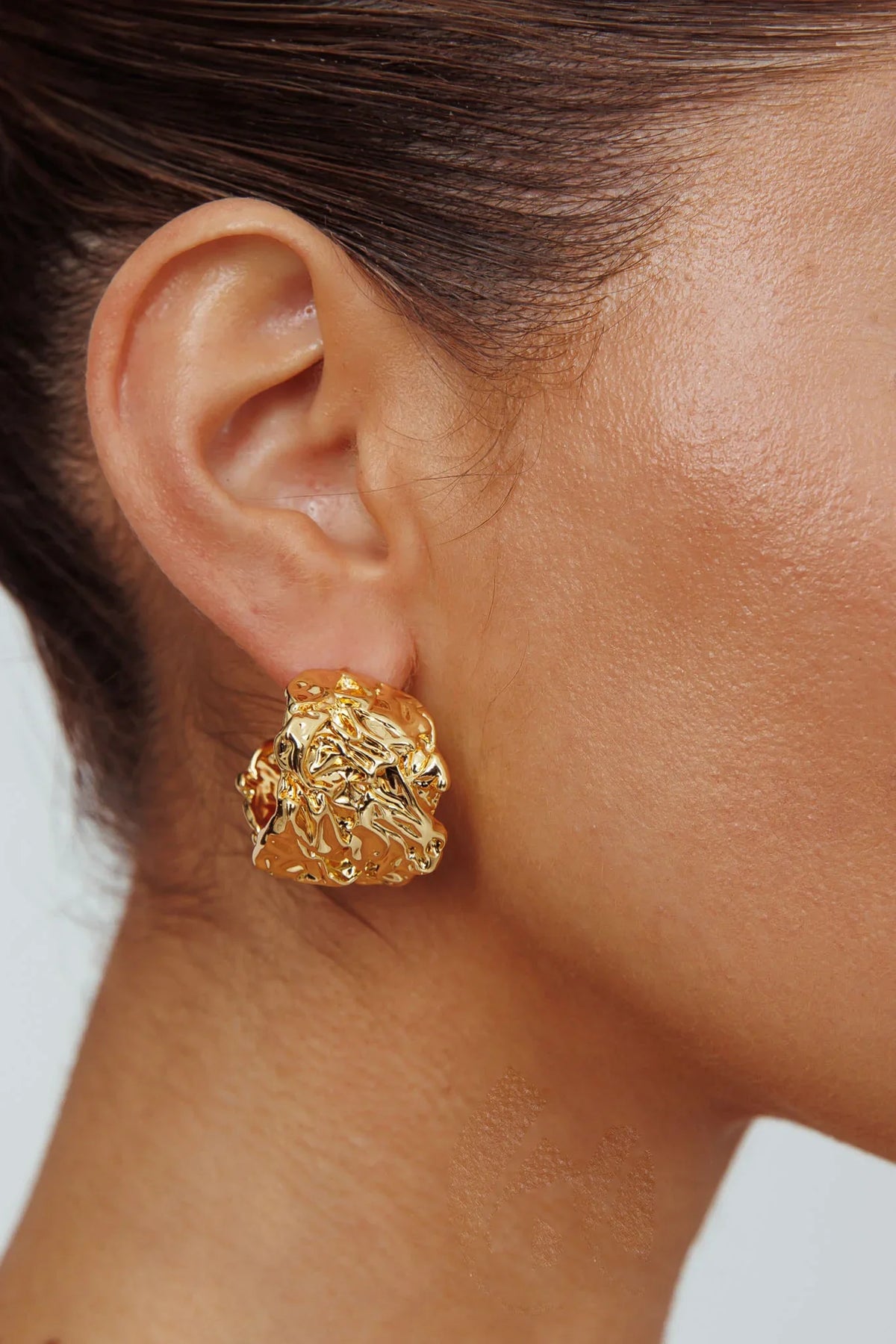 Ora Crinkle Foil Hoop Earrings Gold