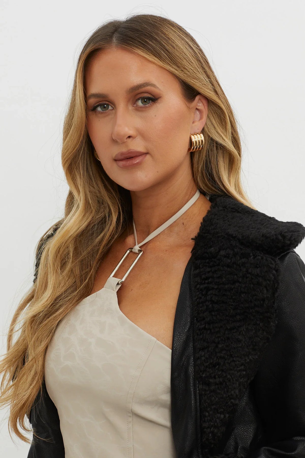 Mally Ribbed Hoop Earrings Gold