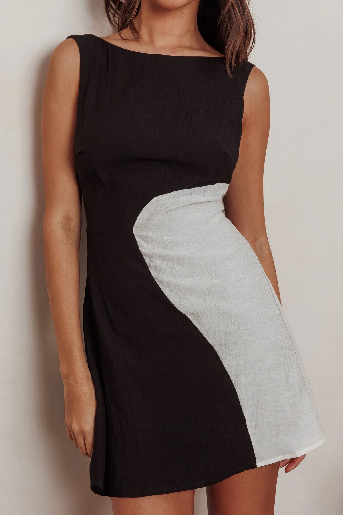 Loving Me Sleeveless A-line Mini Dress Black/Sand