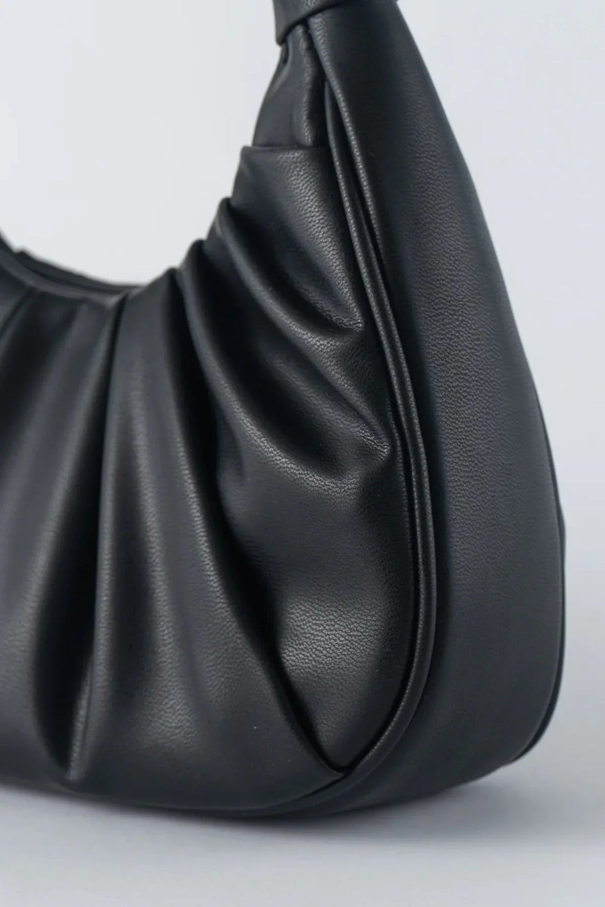 TEN TONES Alani Cloud Bag Black