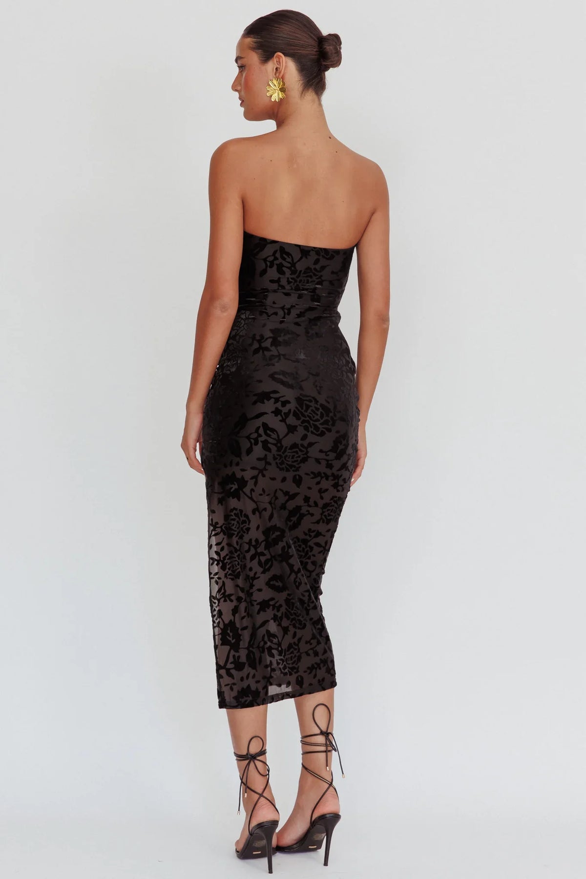 Sing To Me Keyhole Velvet Midi Dress Black