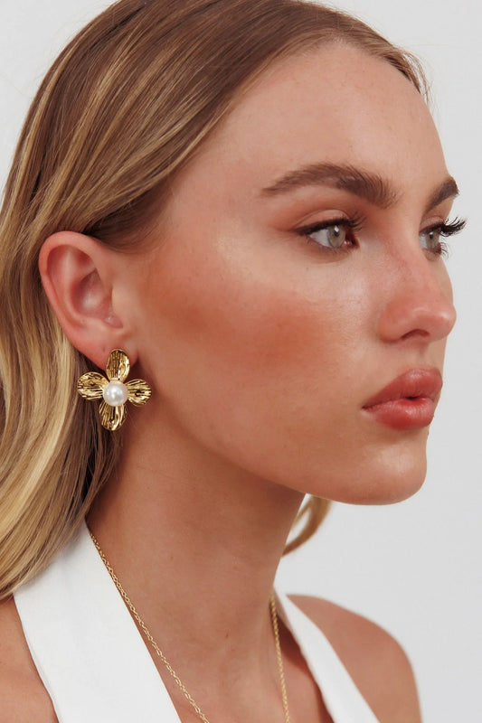 Avery Flower Pearl Earrings Gold