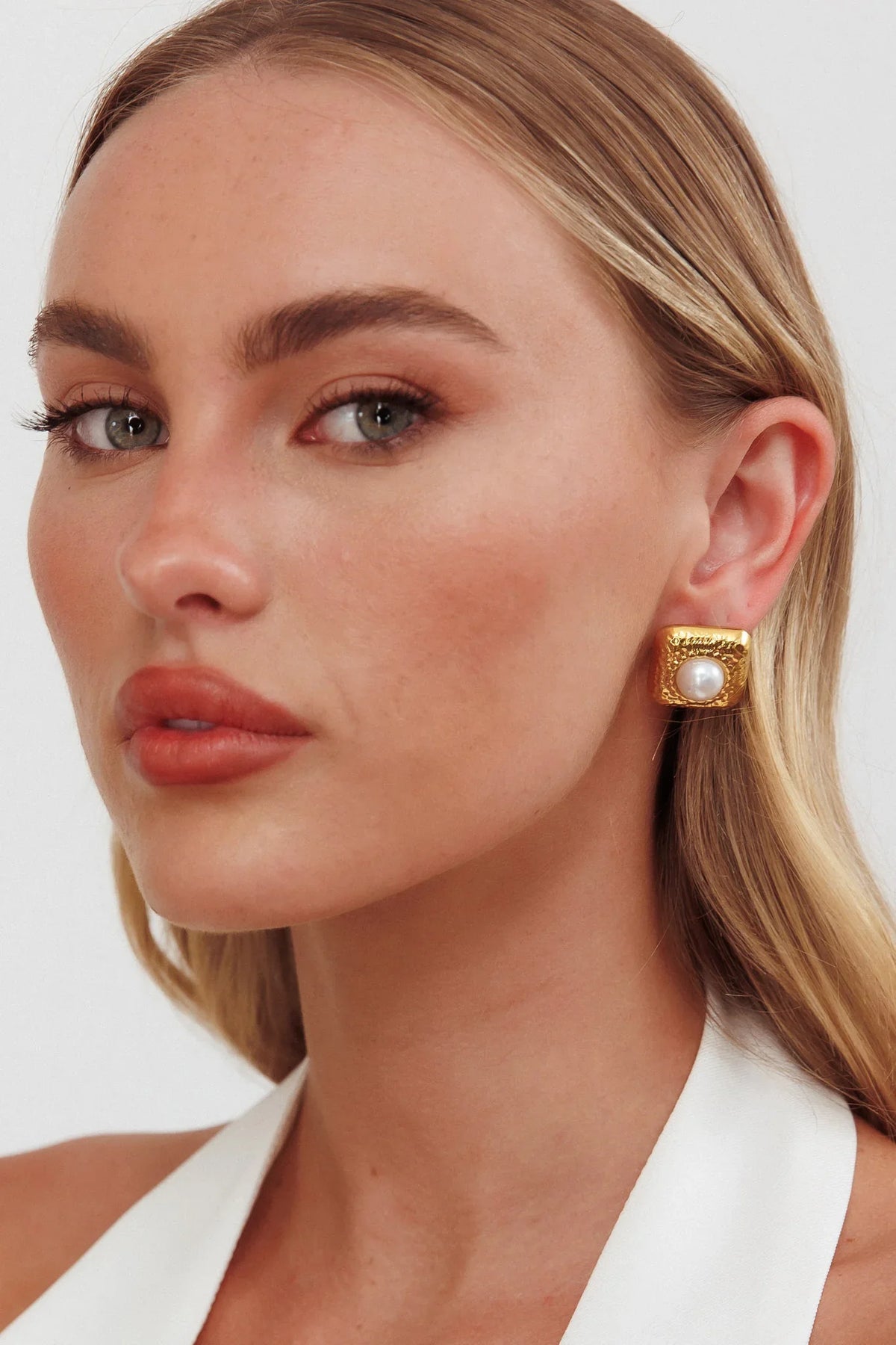 Kalina Square Hammered Earrings Gold