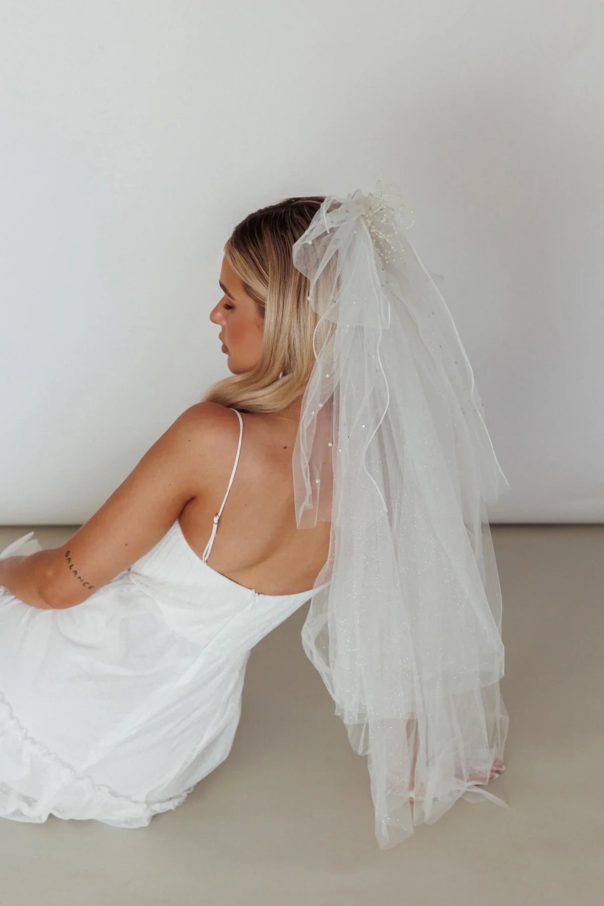 Isa Glitter & Pearl Veil White